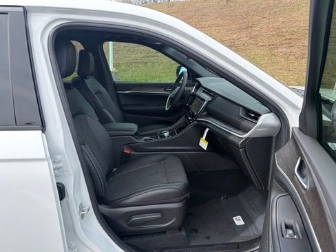 New 2026 Jeep Grand Cherokee Laredo image 28