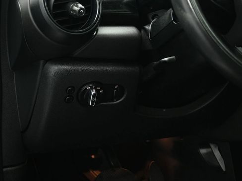 Used 2019 MINI Cooper 2-Door Hardtop image 11