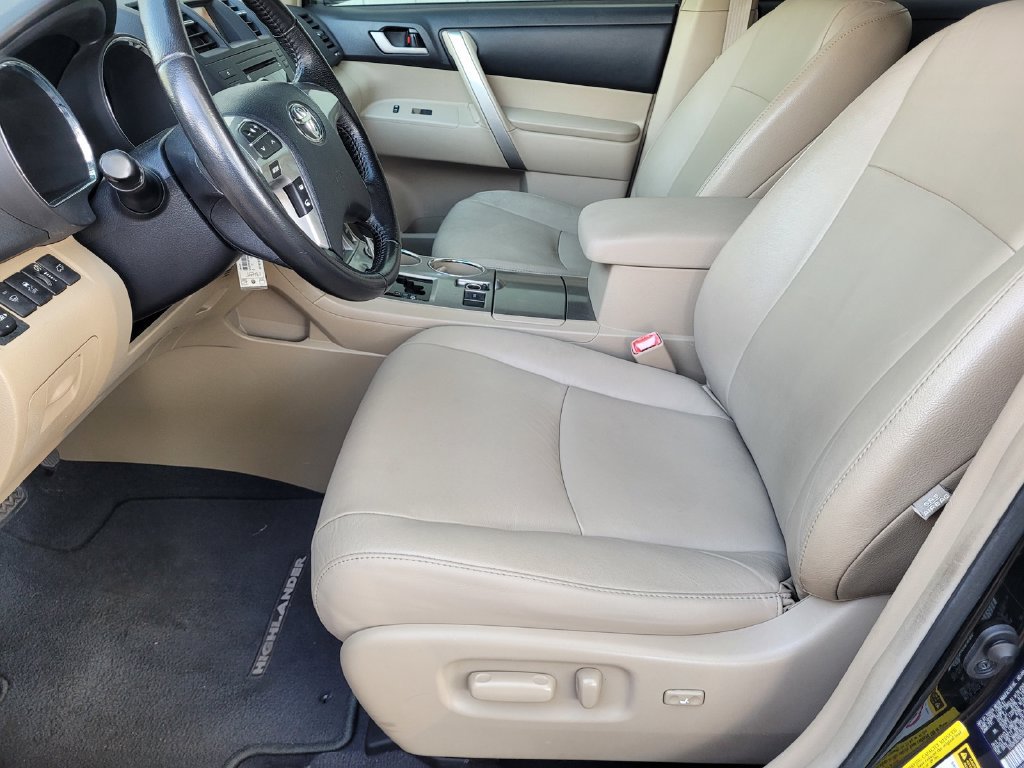 Used 2012 Toyota Highlander SE FWD image 22