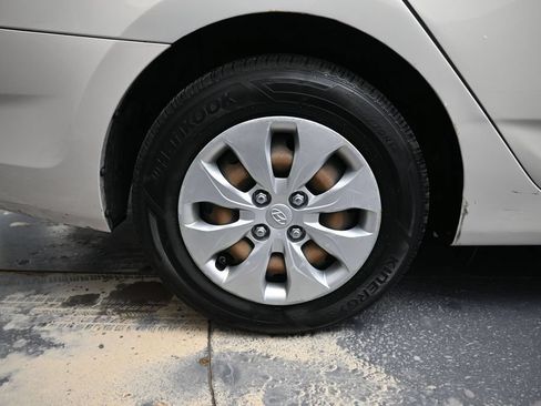 Used 2017 Hyundai Accent SE FWD image 15