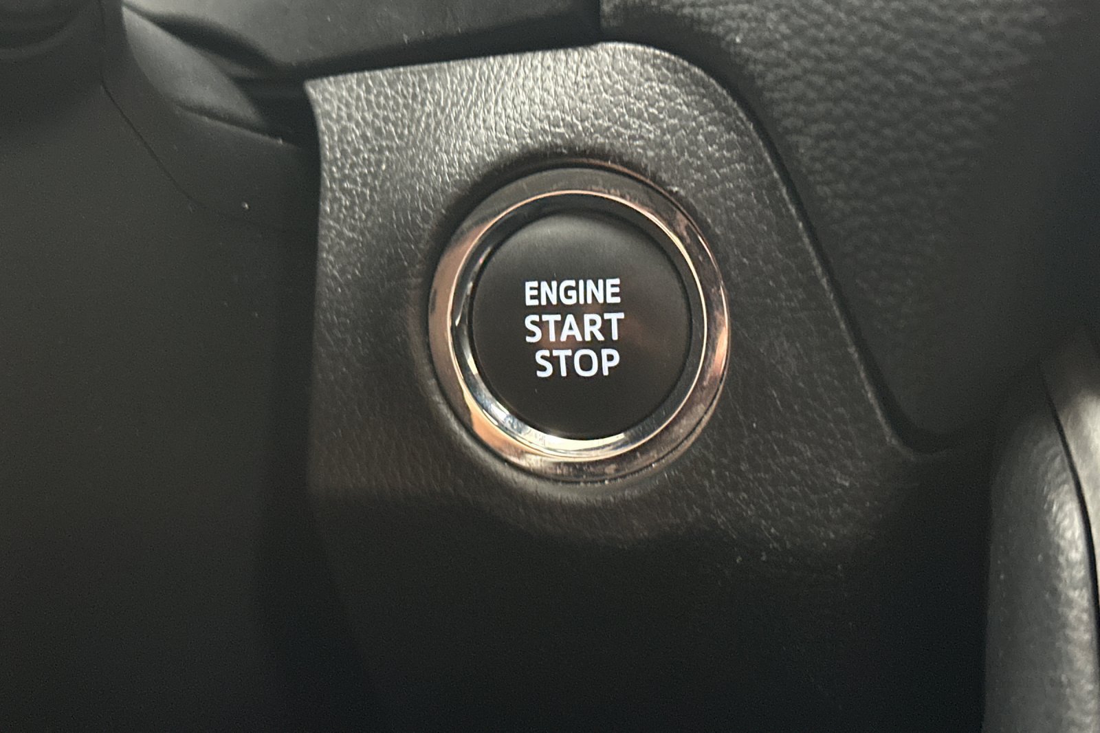 Used 2025 Toyota RAV4 XLE FWD image 27