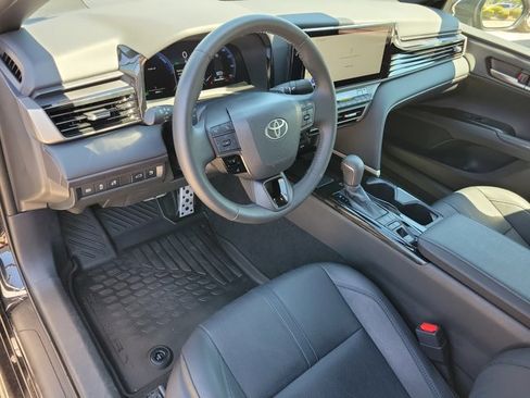 Used 2025 Toyota Camry XSE FWD image 5