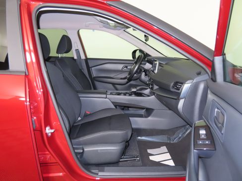 Certified 2025 Nissan Rogue S image 29