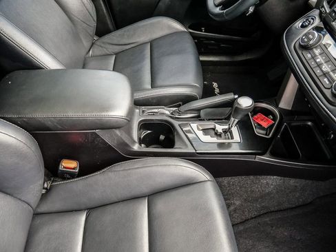 Used 2018 Toyota RAV4 Limited FWD image 18