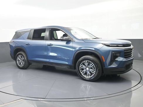 Used 2024 Chevrolet Traverse LS FWD image 8