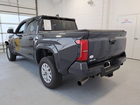 Used 2025 Toyota Tacoma SR5 AWD/4WD image 8