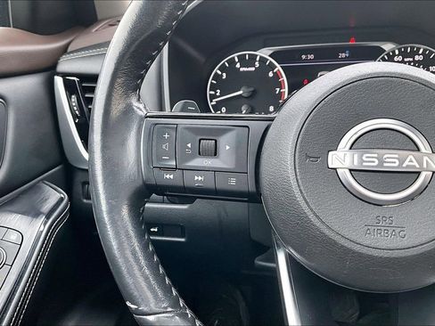 Used 2023 Nissan Rogue SL w/ SL Premium Package image 18