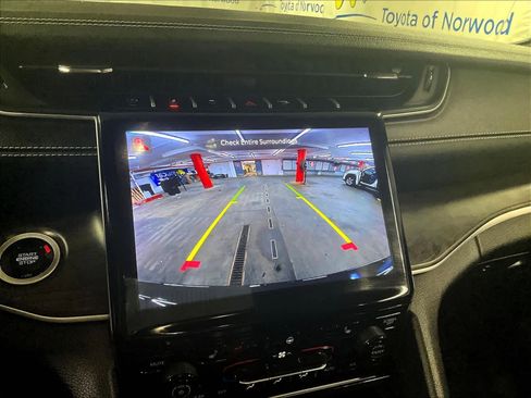 Used 2024 Jeep Grand Cherokee Limited image 19