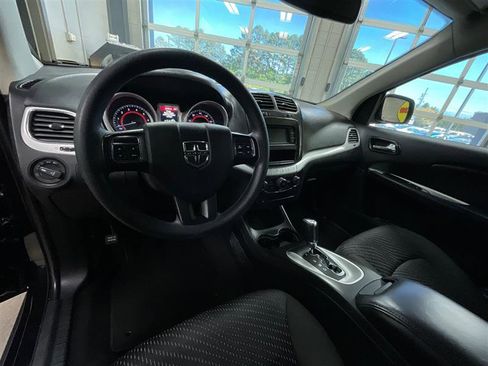 Used 2019 Dodge Journey SE image 13