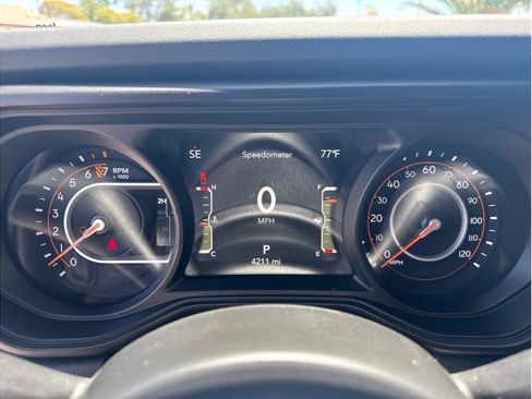 Used 2025 Jeep Gladiator Rubicon AWD/4WD image 17