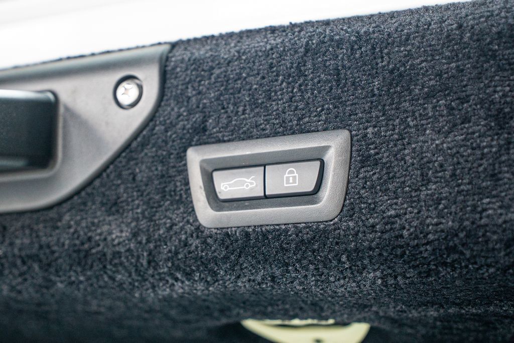 Used 2016 Rolls-Royce Dawn RWD image 51