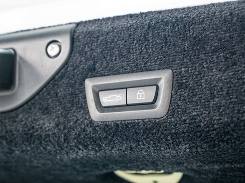 Used 2016 Rolls-Royce Dawn RWD image 51