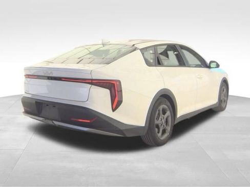 Used 2025 Kia K4 LXS image 7