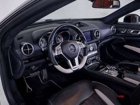 Used 2015 Mercedes-Benz SL 550 image 4