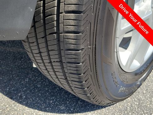 Used 2024 Chevrolet Equinox LT AWD/4WD image 30