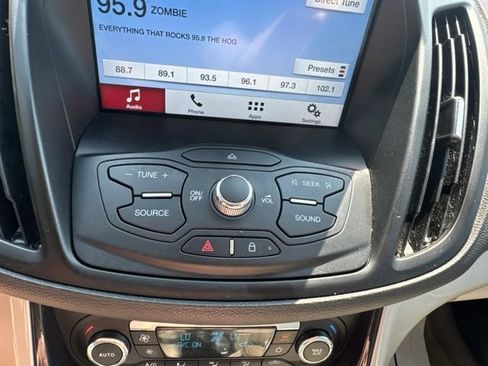 Used 2016 Ford C-MAX Energi SEL FWD image 17