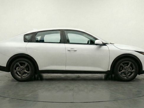 Used 2025 Kia K4 LXS image 11