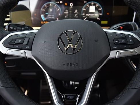 New 2026 Volkswagen Tiguan SEL R-Line AWD/4WD image 17