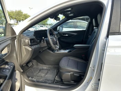 Used 2025 Buick Envista Preferred FWD image 2