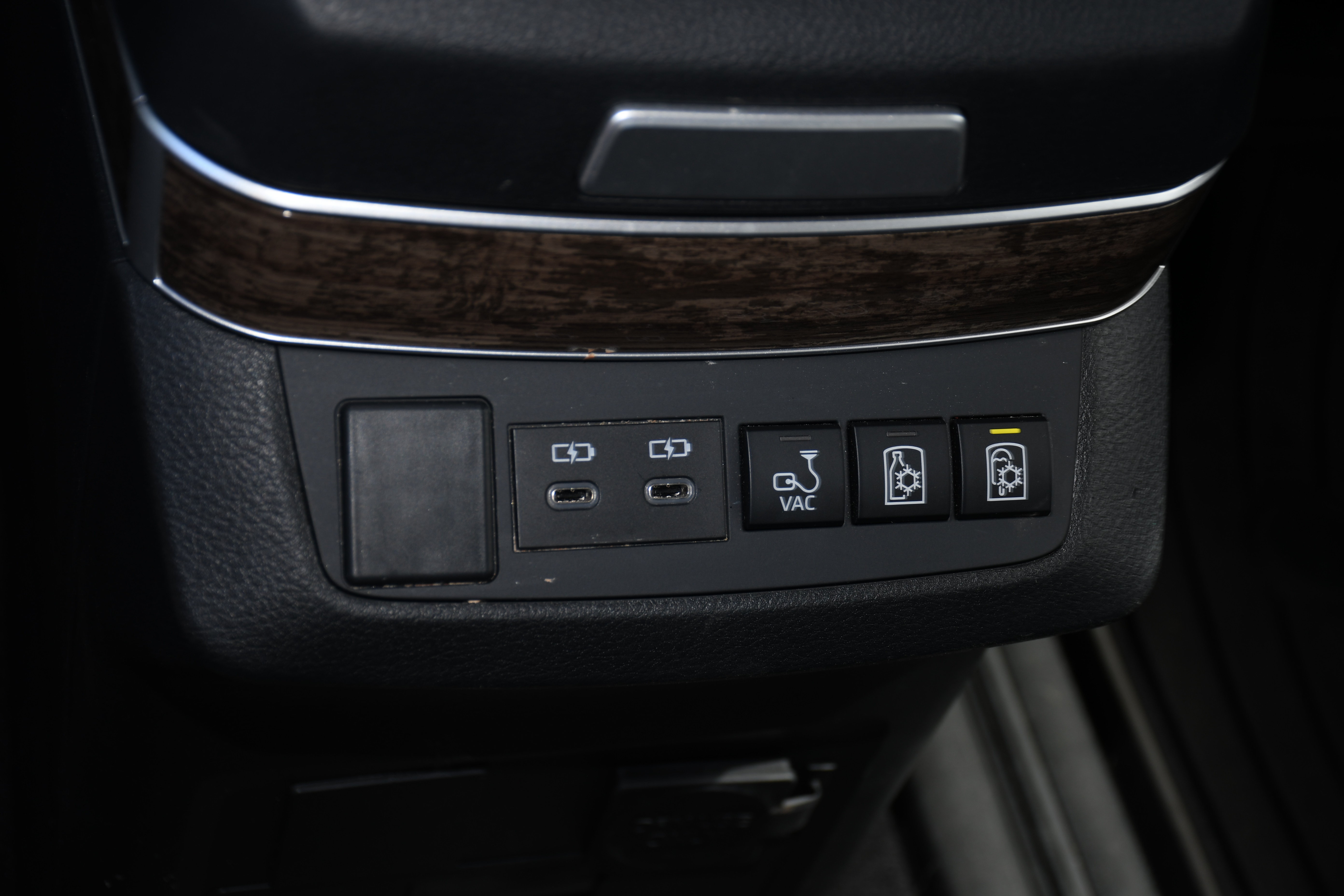 Certified 2025 Toyota Sienna Platinum AWD/4WD image 18