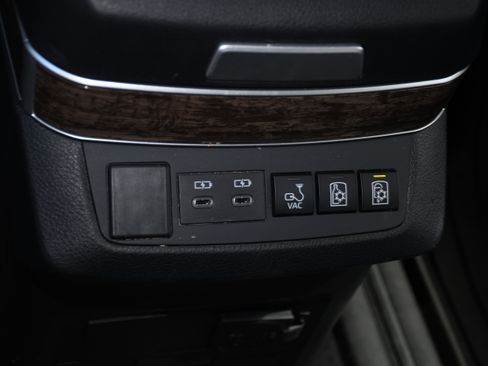 Certified 2025 Toyota Sienna Platinum AWD/4WD image 18