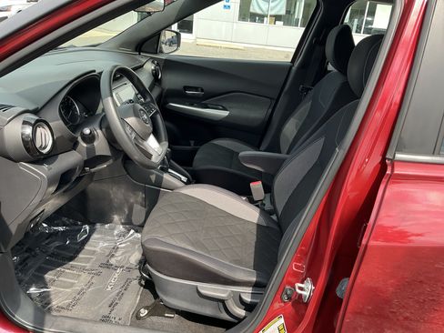 Used 2018 Nissan Kicks SV FWD image 10