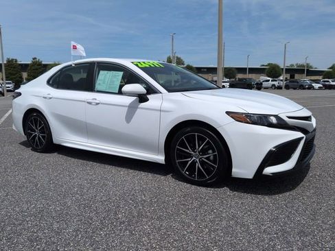 Certified 2023 Toyota Camry SE FWD image 1