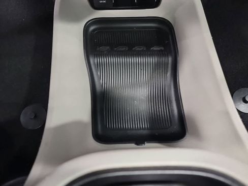 Used 2020 Chrysler Pacifica Limited FWD image 22