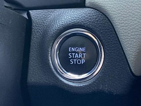 Used 2019 Toyota RAV4 Limited image 13