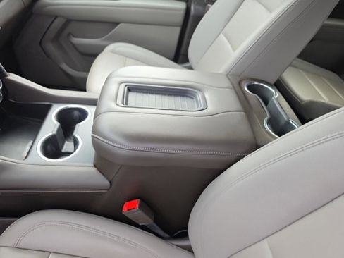 Used 2024 Chevrolet Suburban Z71 image 18