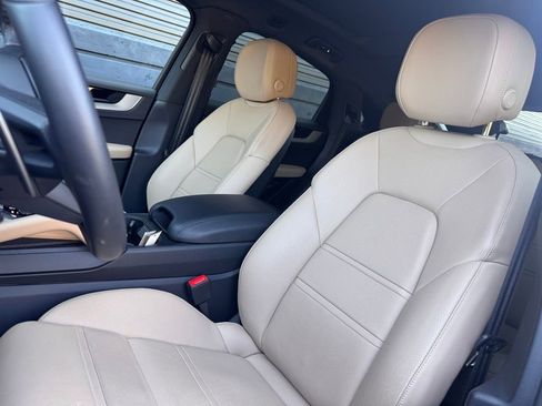 Certified 2025 Porsche Cayenne Coupe image 26