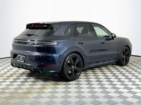 Used 2025 Porsche Cayenne GTS AWD/4WD image 5