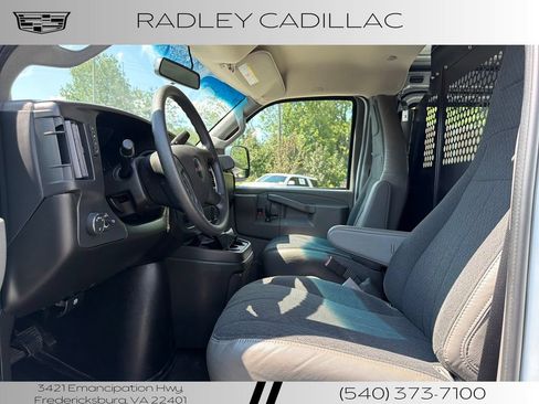 Used 2025 GMC Savana 2500 w/ Driver Convenience Package RWD image 2