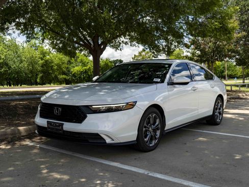 Used 2023 Honda Accord EX image 5