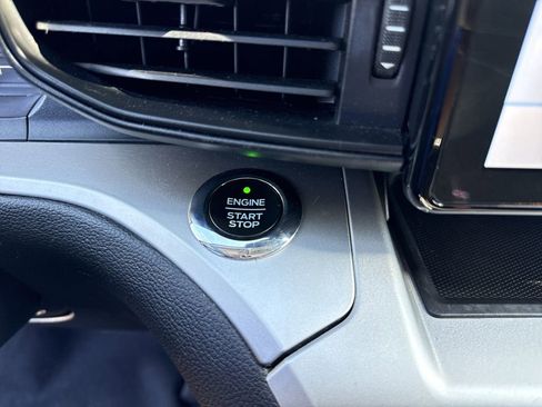 Used 2021 Ford Explorer XLT image 34