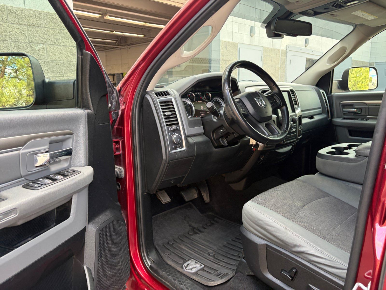 Used 2015 RAM 2500 SLT w/ Luxury Group AWD/4WD image 10
