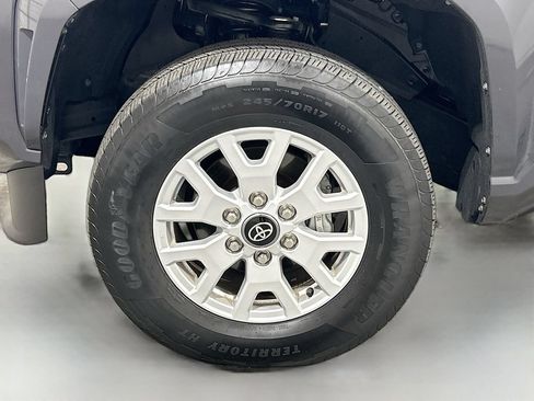 Used 2025 Toyota Tacoma SR5 AWD/4WD image 26