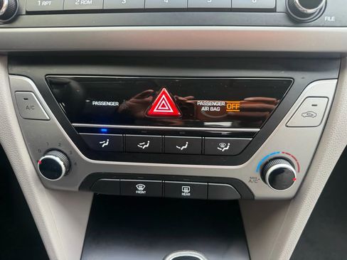 Used 2017 Hyundai Elantra SE image 18