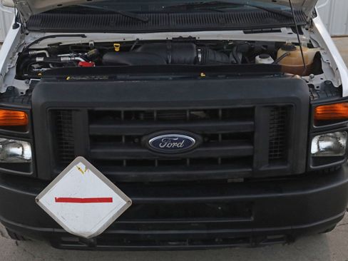 Used 2010 Ford E-350 and Econoline 350 Extended Super Duty image 7