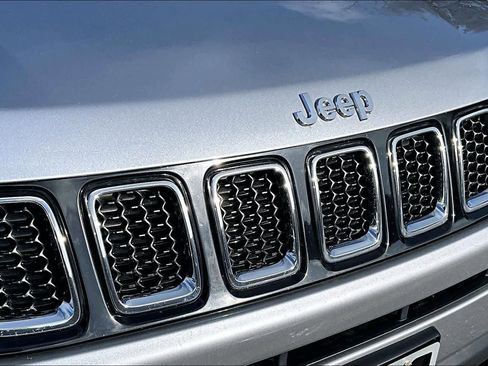 Used 2018 Jeep Compass Latitude w/ Cold Weather Group image 31