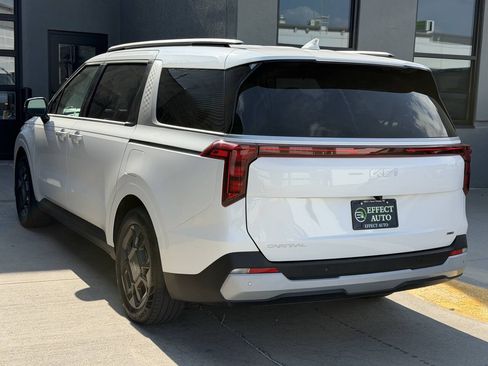 Used 2025 Kia Carnival EX FWD image 9