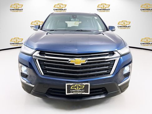 Used 2023 Chevrolet Traverse LT FWD image 2