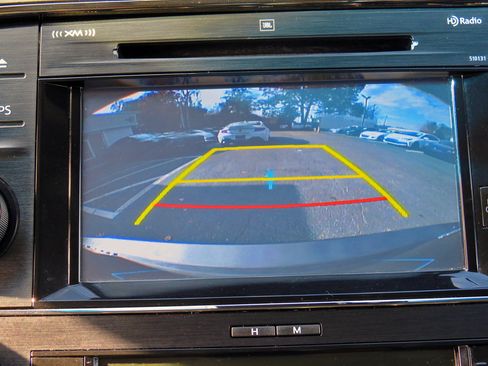 Used 2017 Toyota Avalon Limited image 22