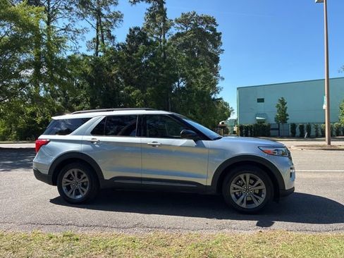 Used 2024 Ford Explorer XLT w/ Equipment Group 202A RWD image 2