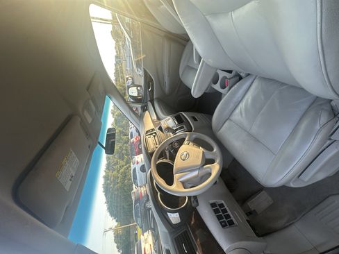 Used 2015 Nissan Quest S FWD image 2