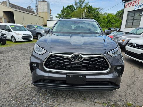 Used 2020 Toyota Highlander Limited AWD/4WD image 2