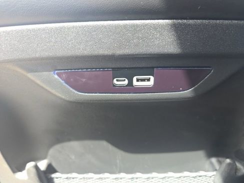 Used 2022 Chrysler Pacifica Touring-L image 28