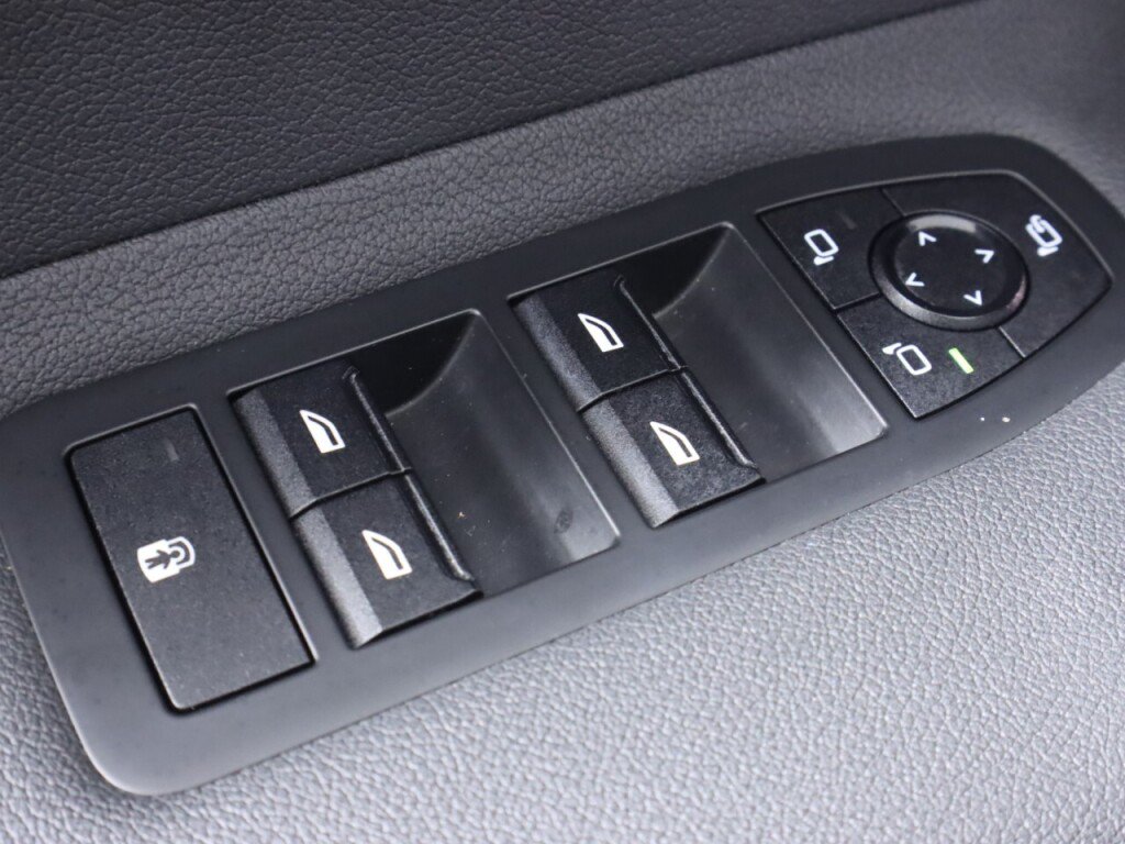 Used 2024 BMW iX xDrive50 w/ Sport Package AWD/4WD image 29