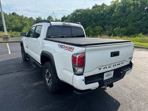 Used 2023 Toyota Tacoma TRD Off-Road w/ TRD Premium Off Road Package AWD/4WD image 5