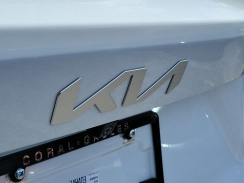 Used 2025 Kia Sorento SX FWD image 10